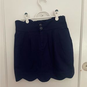 Kimchi Blue high waisted scallop A-line mini skirt. Size medium.